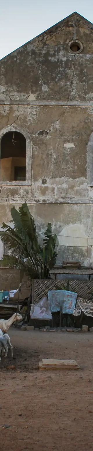 Lerne über die düstere Geschichte der Ile de Gorée im Senegal